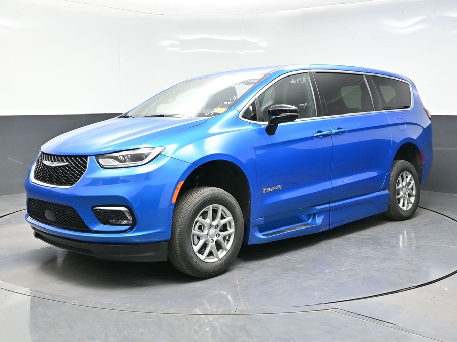Blue Chrysler Pacifica image number 4