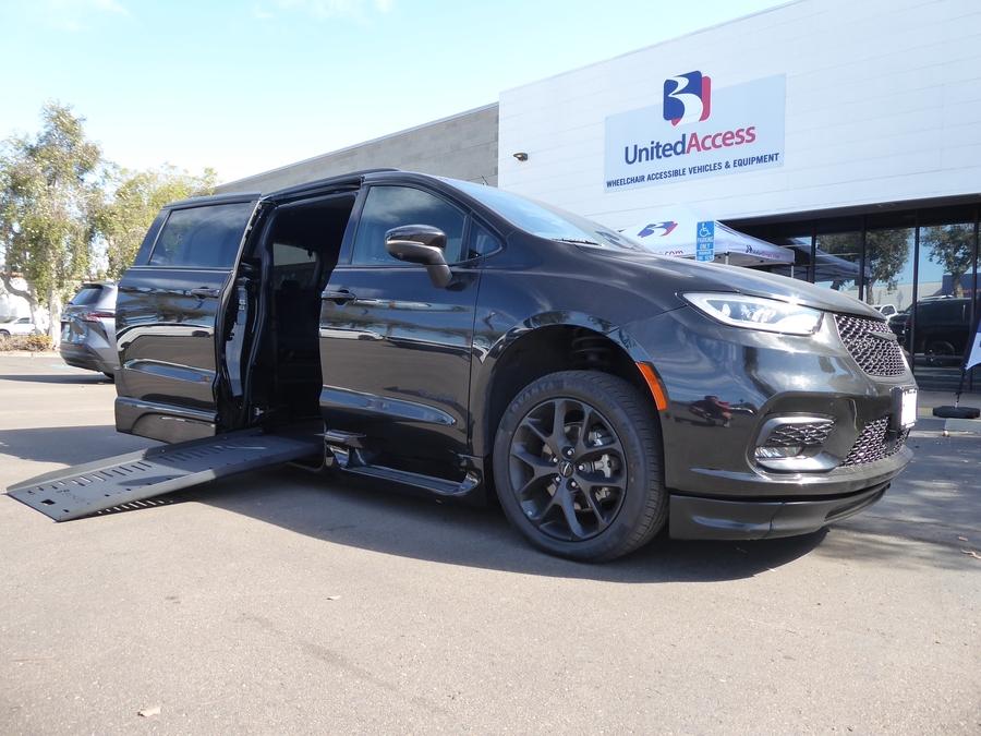 Used 2023 Chrysler Pacifica Touring L - BraunAbility Side Entry Fold Out Automatic Ramp