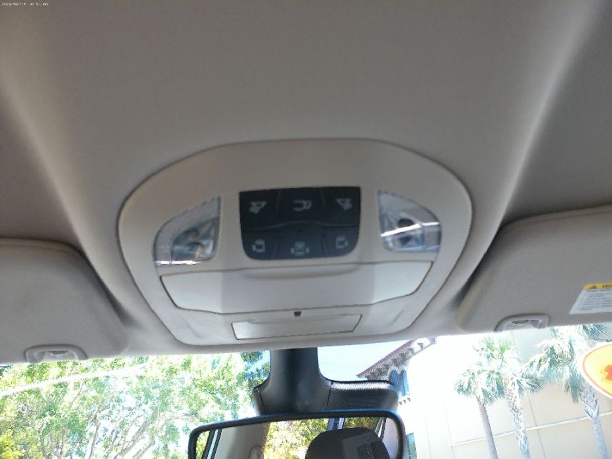 2024 CHRYSLER VOYAGER - Image 12