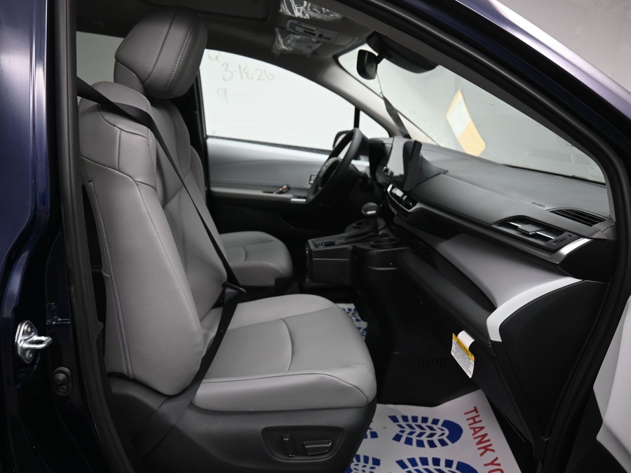 New 2026 Toyota Sienna Hybrid XLE Base - BraunAbility Side Entry In Floor Automatic Ramp