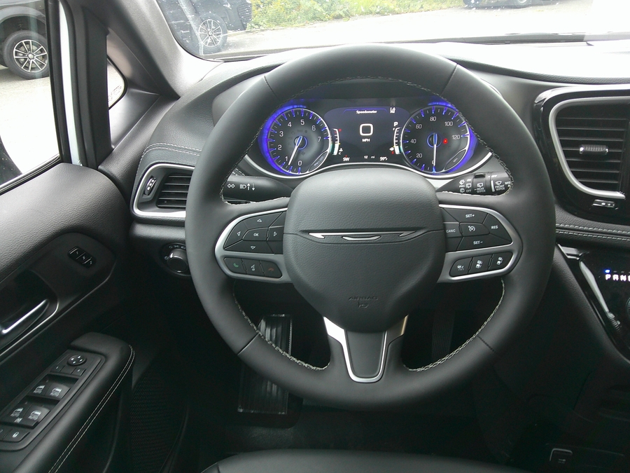 White Chrysler Pacifica image number 16