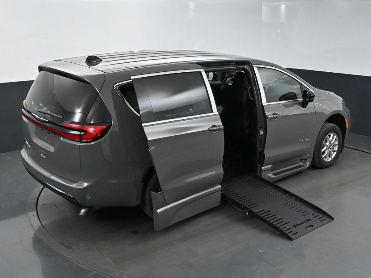 2025 CHRYSLER PACIFICA - Image 26
