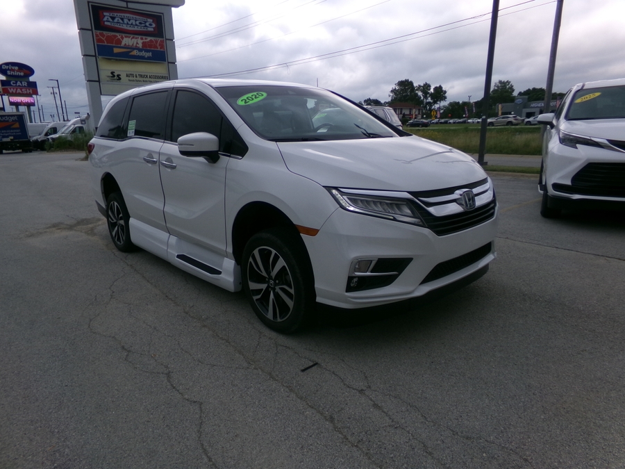 White Honda Odyssey image number 3