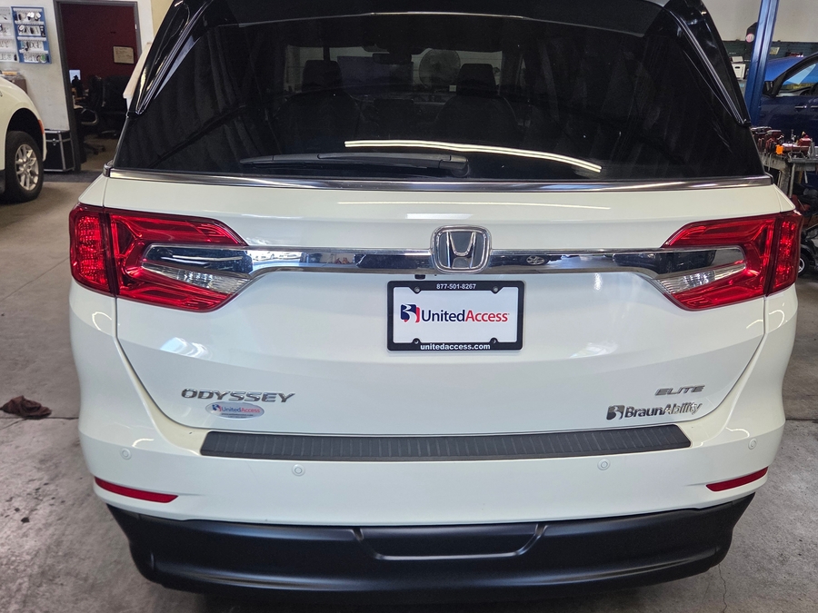 Used 2019 Honda Odyssey Elite - BraunAbility Side Entry In Floor Automatic Ramp