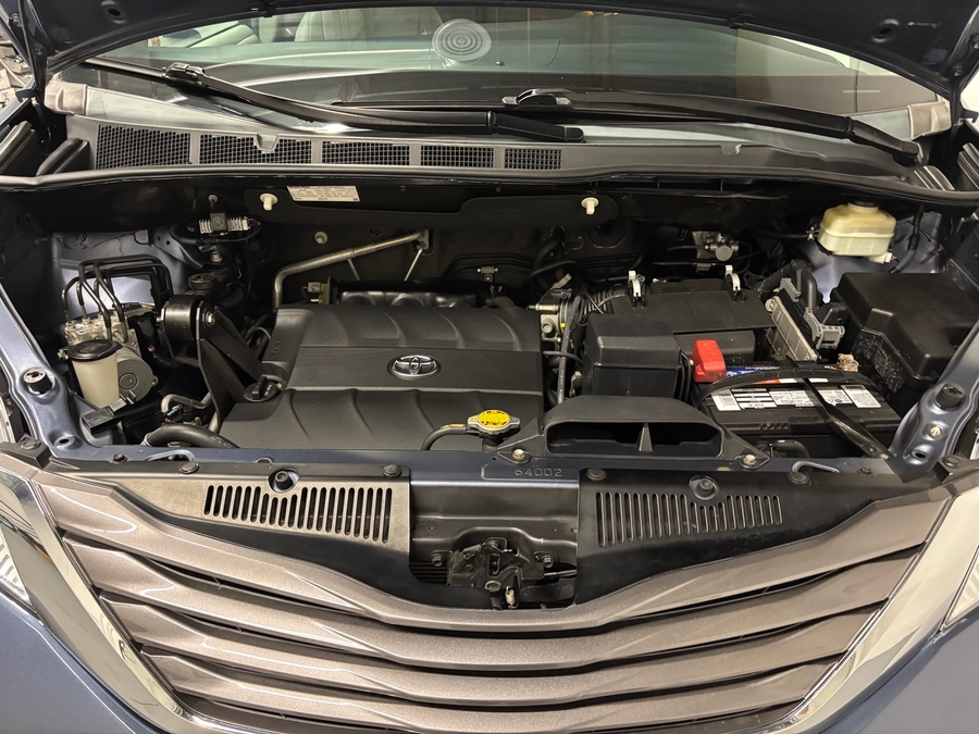 Used 2015 Toyota Sienna XLE - VMI Side Entry In Floor Automatic Ramp