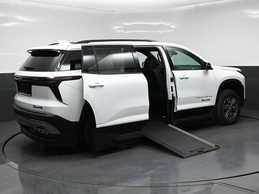 New 2026 Chevrolet Traverse 1LT - BraunAbility Side Entry In Floor Automatic Ramp