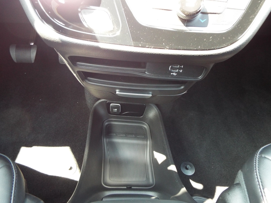2027 Chrysler Voyager LX - Photo 13