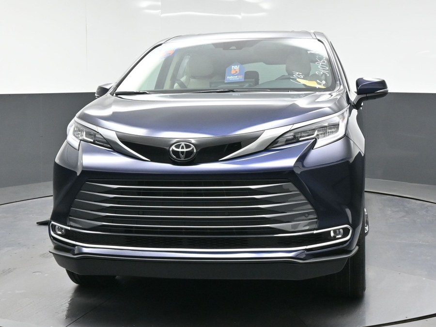 New 2026 Toyota Sienna Hybrid Limited - BraunAbility Side Entry In Floor Automatic Ramp