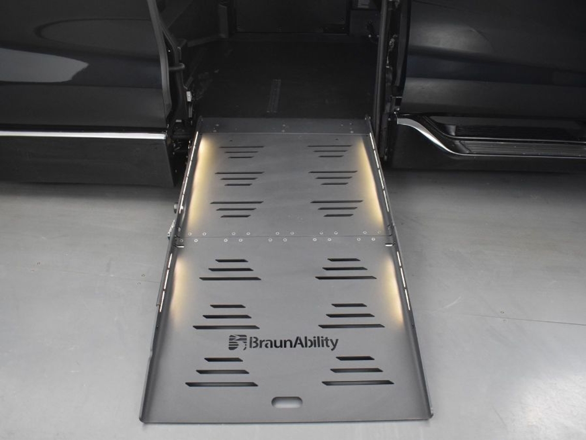 2025 TOYOTA SIENNA - Image 24