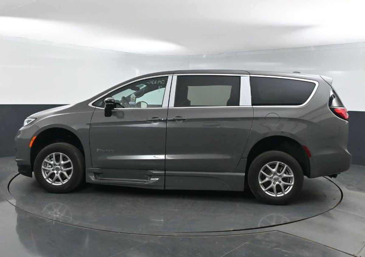 2025 CHRYSLER PACIFICA - Image 4