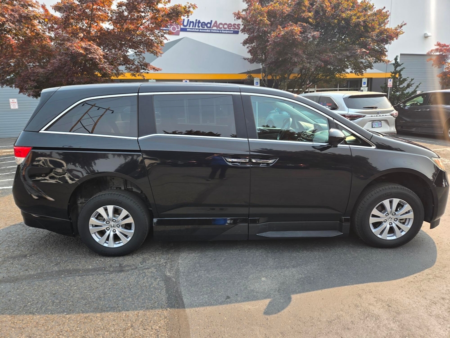 Used 2015 Honda Odyssey EX - BraunAbility Side Entry In Floor Automatic Ramp