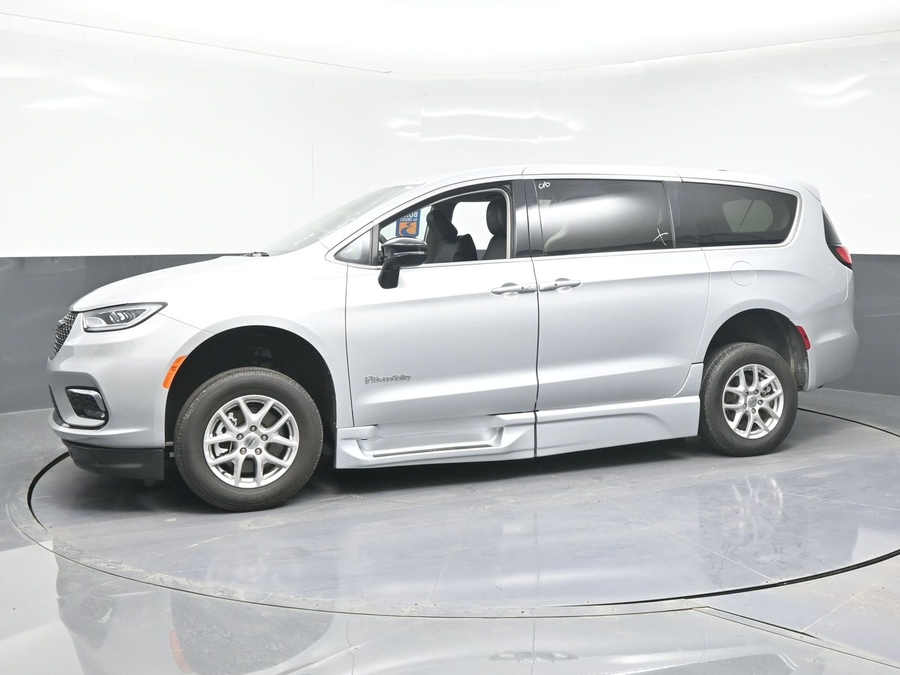 Used 2024 Chrysler Pacifica Touring L - BraunAbility Side Entry Entry Fold Out Automatic Ramp