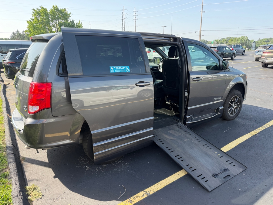 Used 2019 Dodge Grand Caravan GT - BraunAbility Side Entry In Floor Automatic Ramp