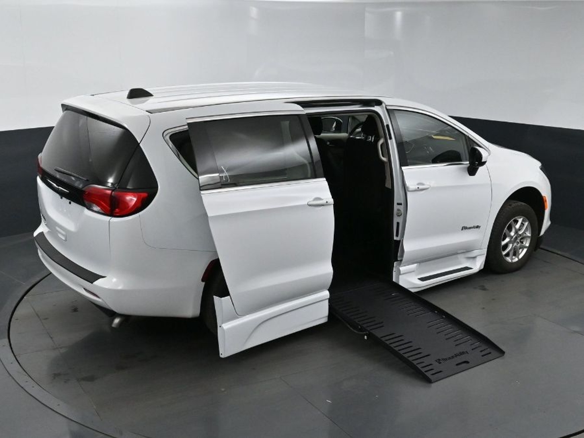 2023 CHRYSLER VOYAGER - Image 26