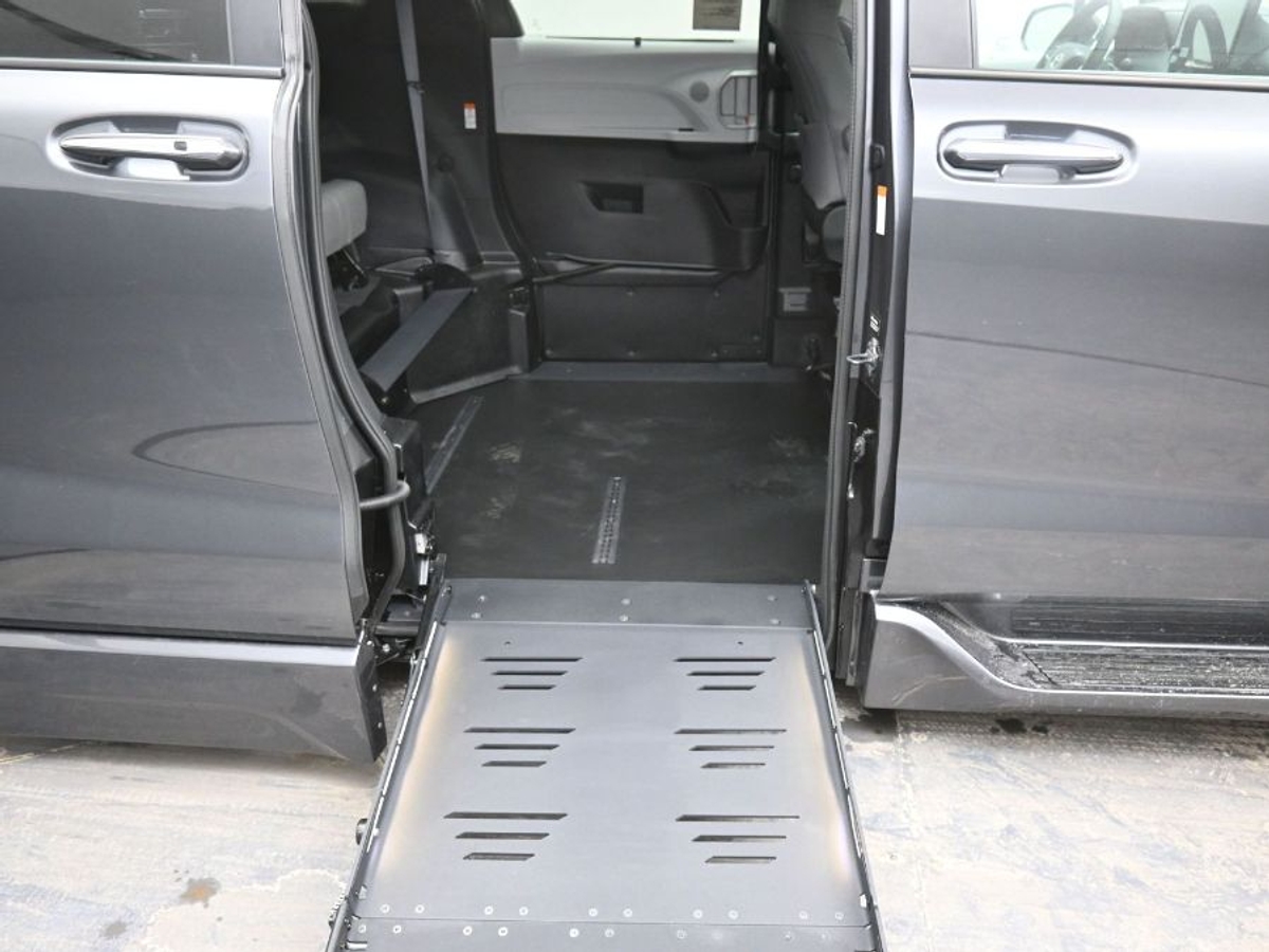 2025 TOYOTA SIENNA - Image 10