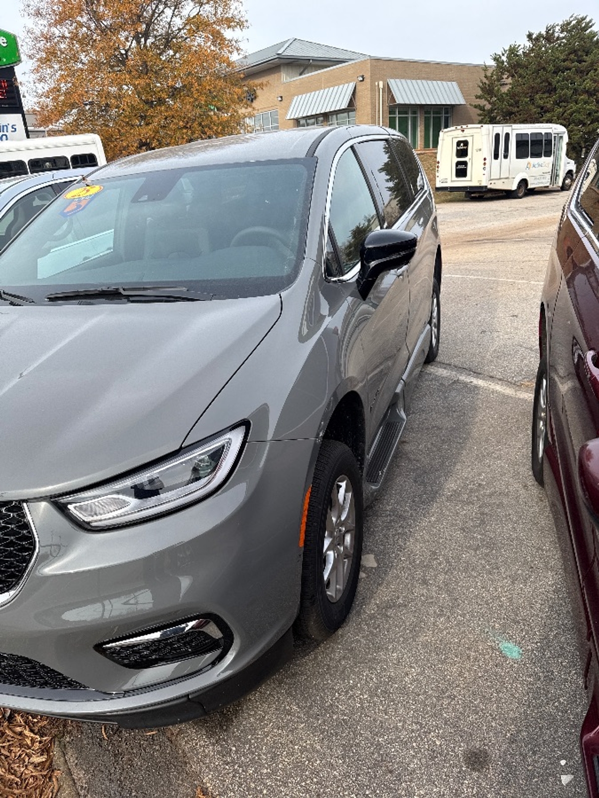 Grey Chrysler Pacifica image number 1