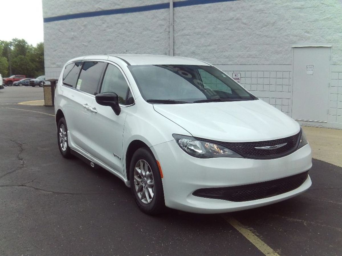 2024 CHRYSLER VOYAGER - Image 15