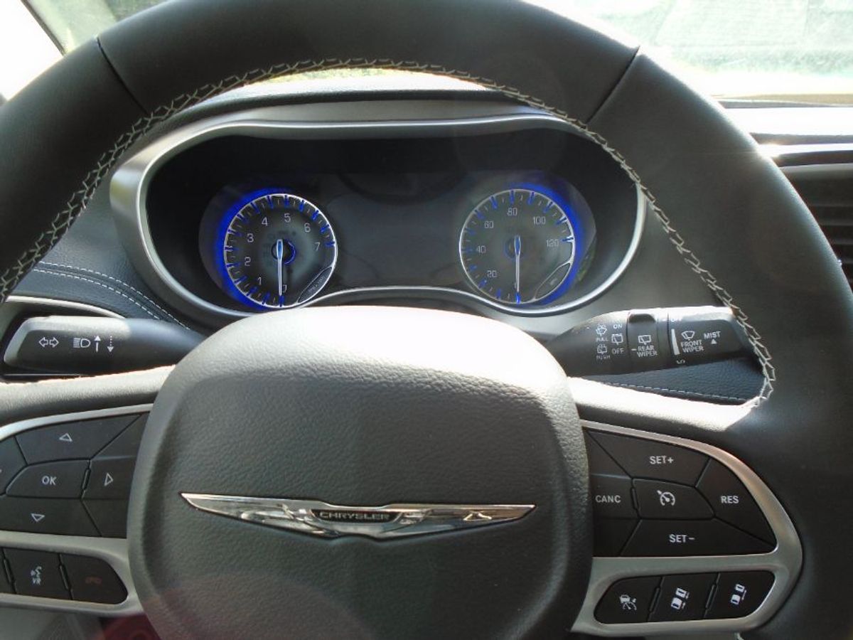 Silver Chrysler Pacifica image number 10