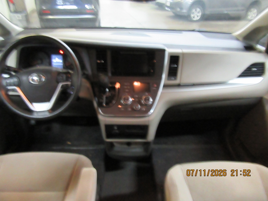 Brown Toyota Sienna image number 5