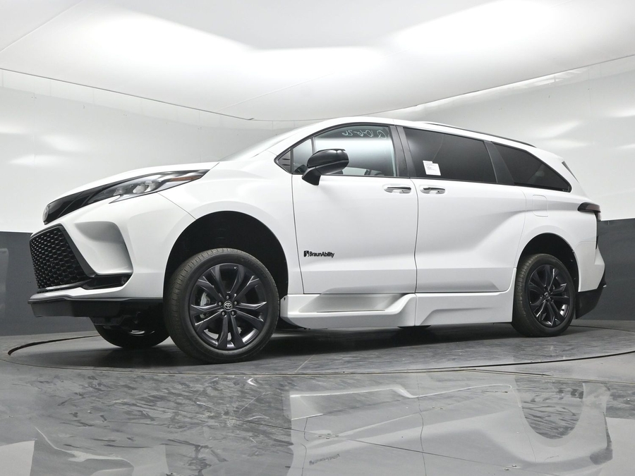 New 2026 Toyota Sienna Hybrid XSE Sport - BraunAbility Side Entry Fold Out Automatic Ramp