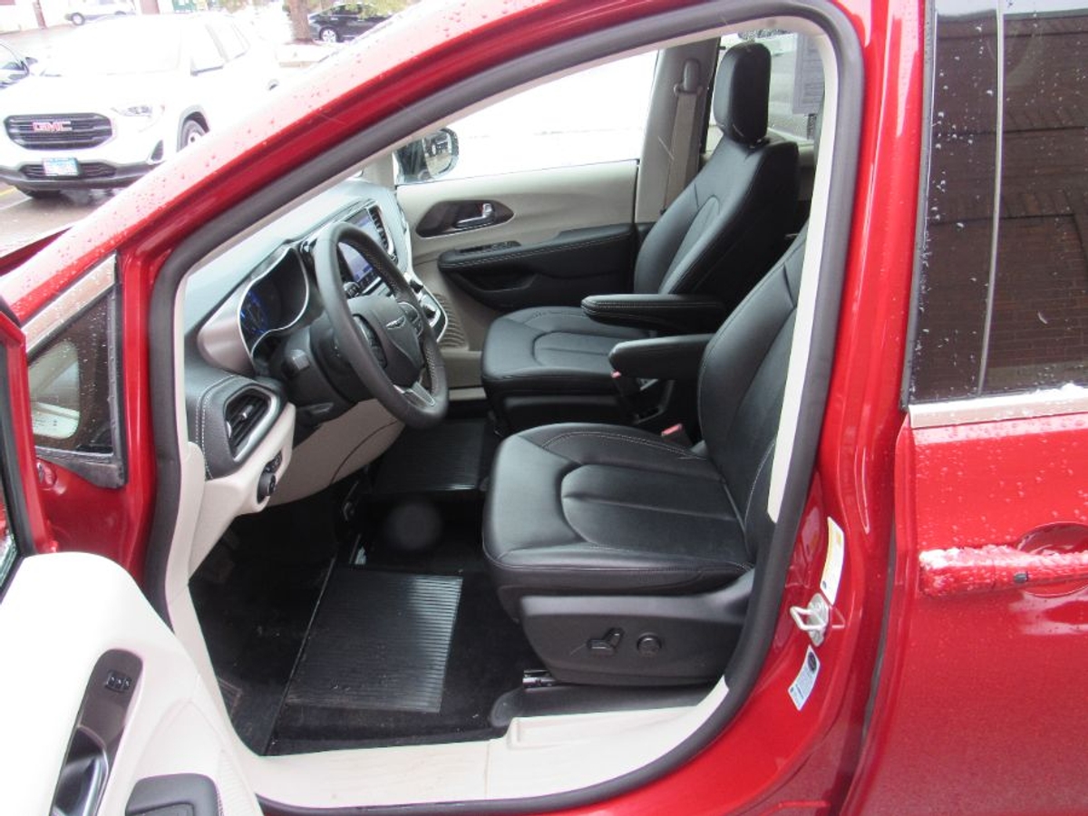 2024 CHRYSLER PACIFICA - Image 3