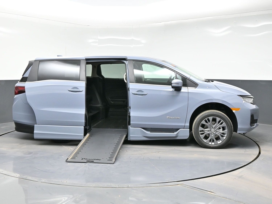 Grey Honda Odyssey image number 7