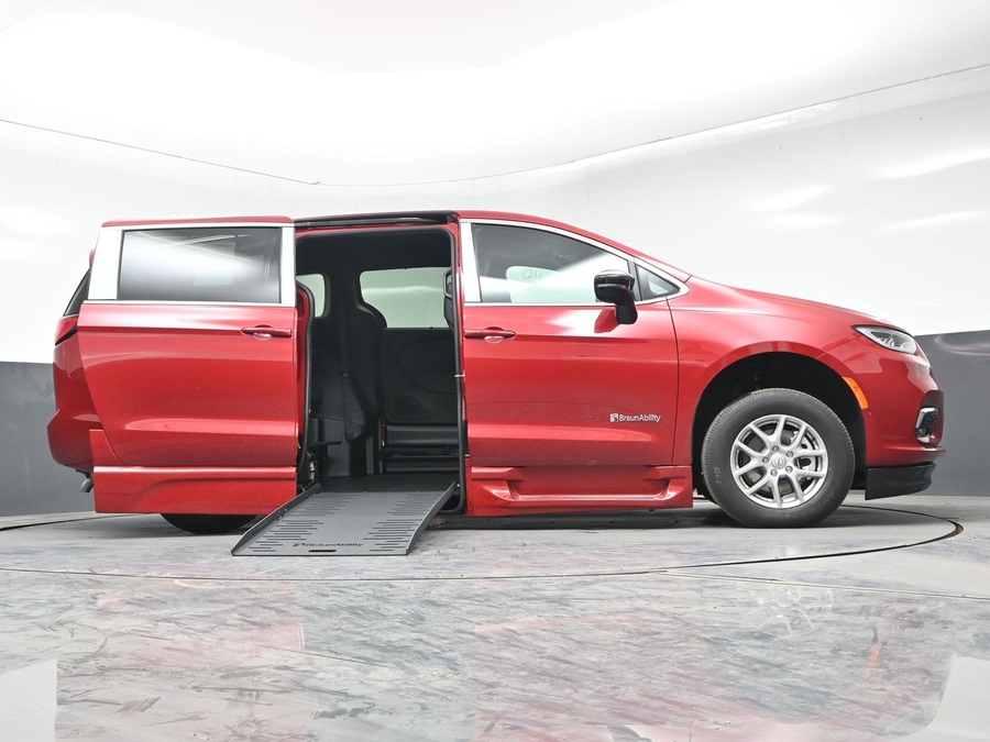 Red Chrysler Pacifica image number 18