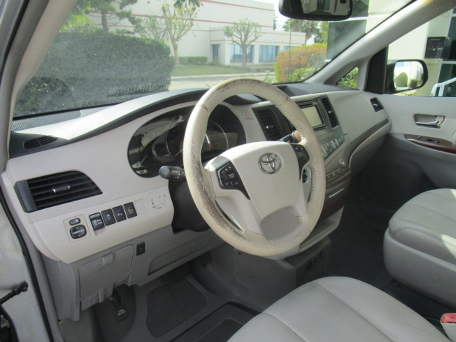 Used 2014 Toyota Sienna XLE - BraunAbility Side Entry Fold Out Automatic Ramp