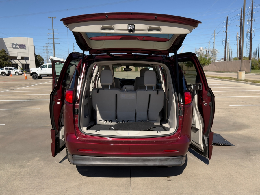 Used 2021 Chrysler Voyager LXi - BraunAbility Side Entry Entry In Floor Automatic Ramp