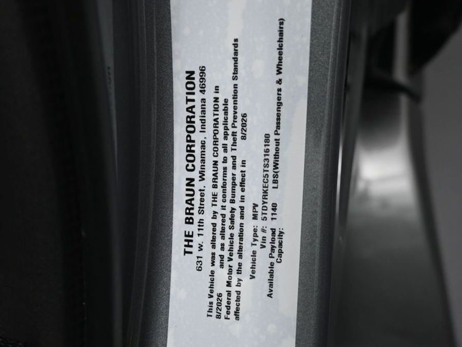 New 2026 Toyota Sienna Hybrid XLE Base - BraunAbility Side Entry Fold Out Automatic Ramp