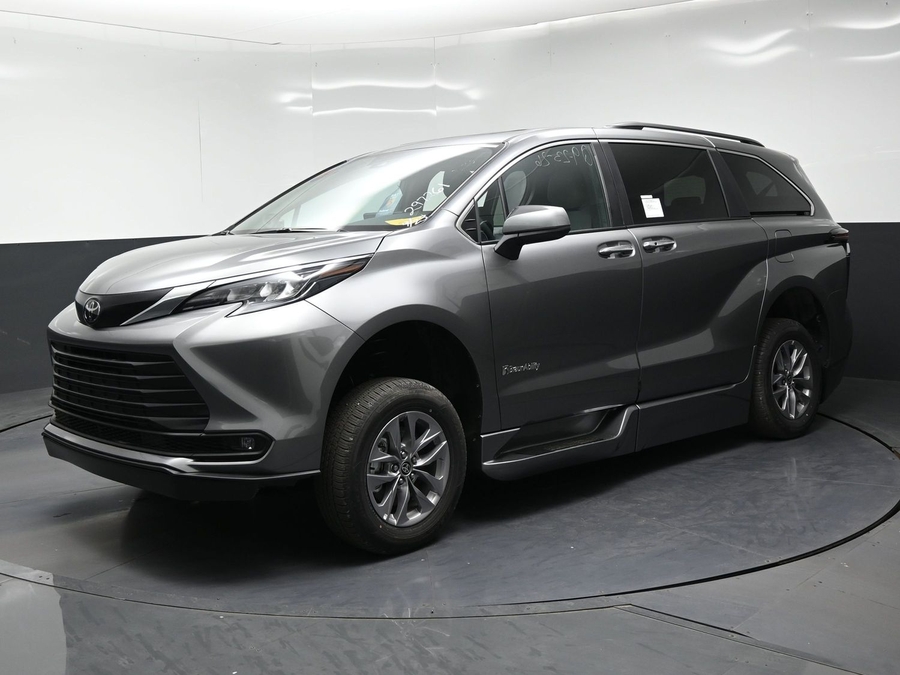 New 2026 Toyota Sienna Hybrid XLE Add - BraunAbility Side Entry Fold Out Automatic Ramp