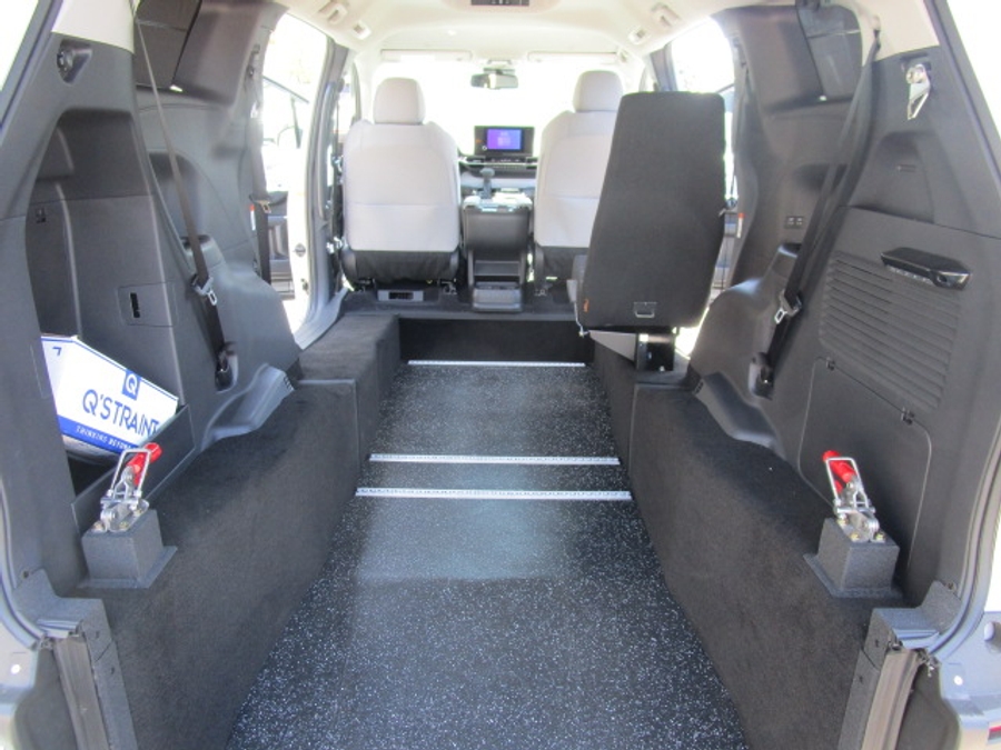 New 2026 Toyota Sienna Hybrid LE - Vantage Mobility Commercial Rear Entry Entry Fold Out Manual Ramp
