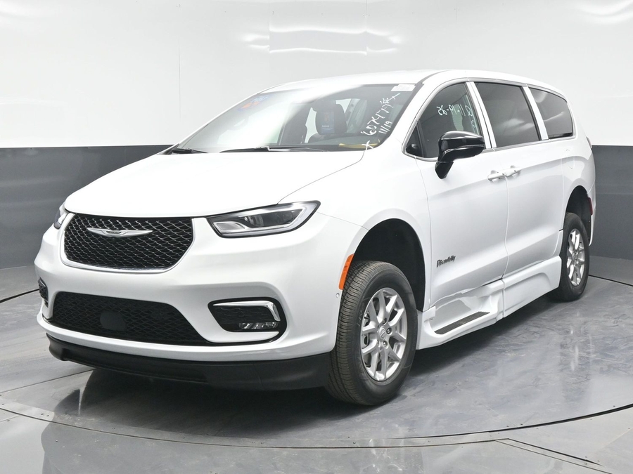 White Chrysler Pacifica image number 2