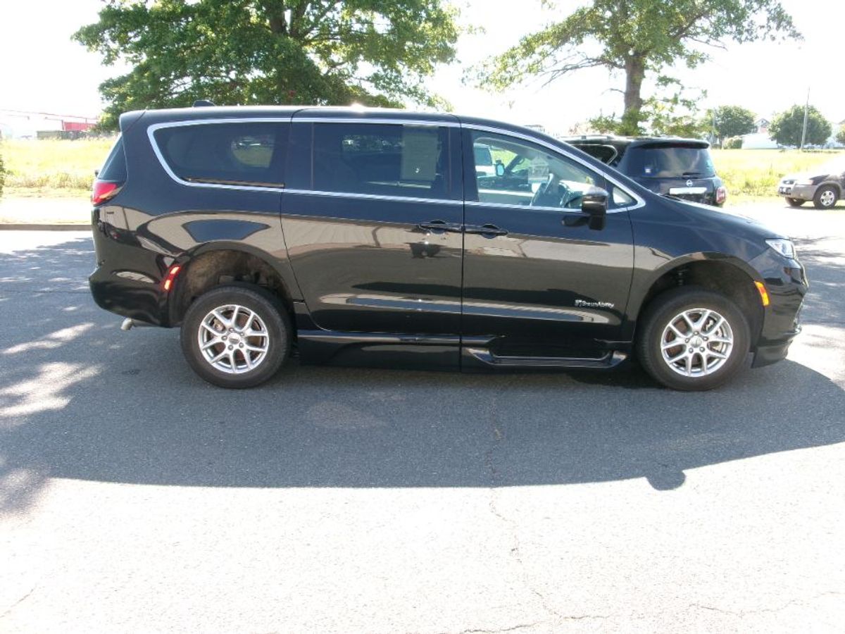 2023 CHRYSLER PACIFICA - Image 7