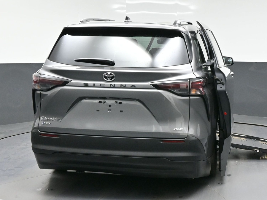 New 2026 Toyota Sienna Hybrid XLE Add - BraunAbility Side Entry Fold Out Automatic Ramp