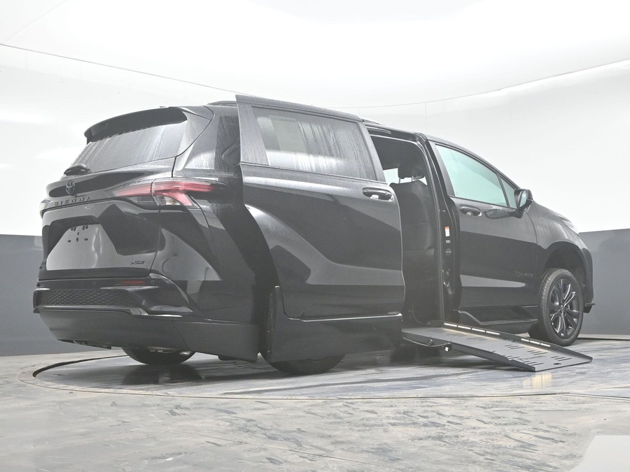 New 2025 Toyota Sienna Hybrid XSE Sport - BraunAbility Side Entry Entry Fold Out Automatic Ramp