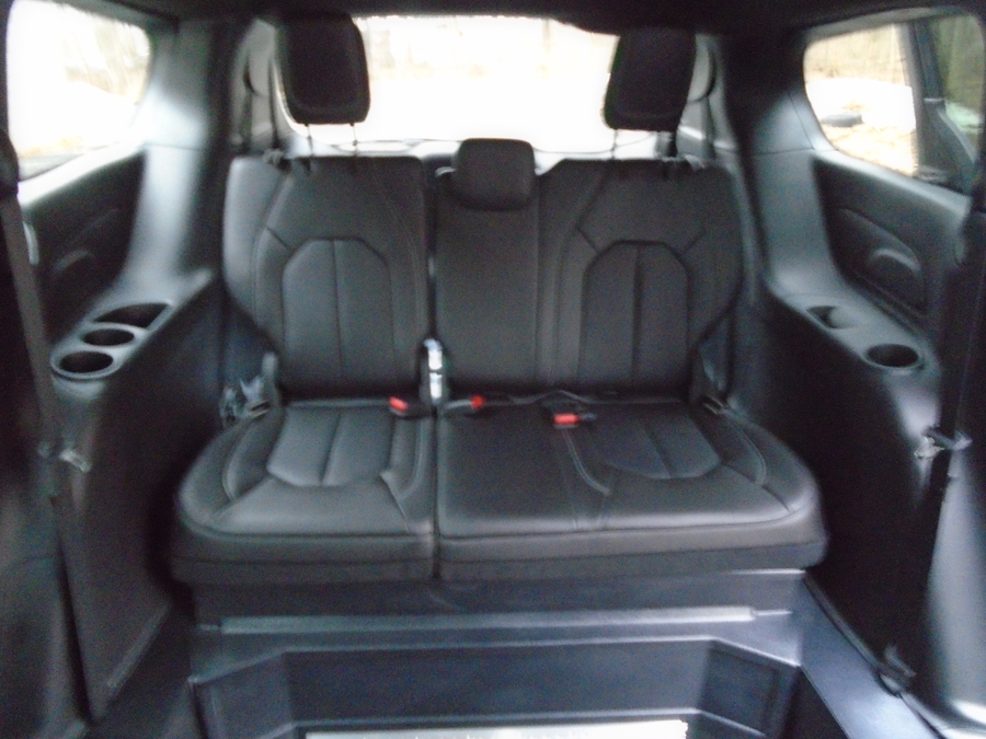 Black Chrysler Pacifica image number 6