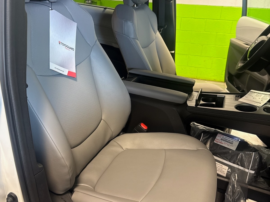 White Toyota Sienna image number 7