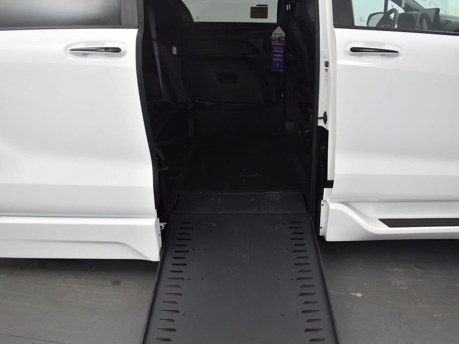 New 2025 Toyota Sienna Hybrid XSE - BraunAbility Side Entry Entry In Floor Automatic Ramp