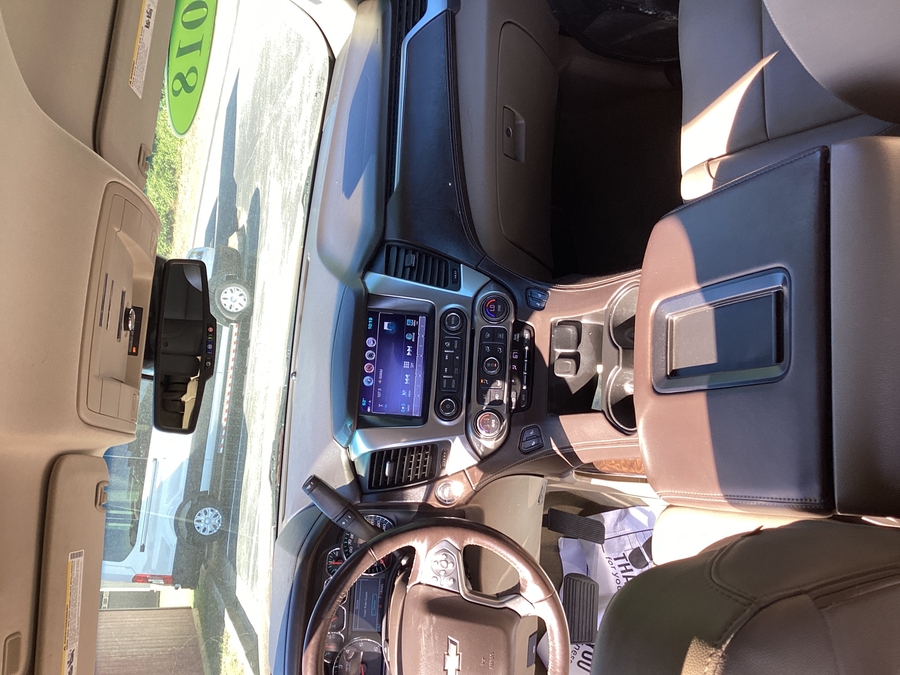  Chevrolet Tahoe image number 4