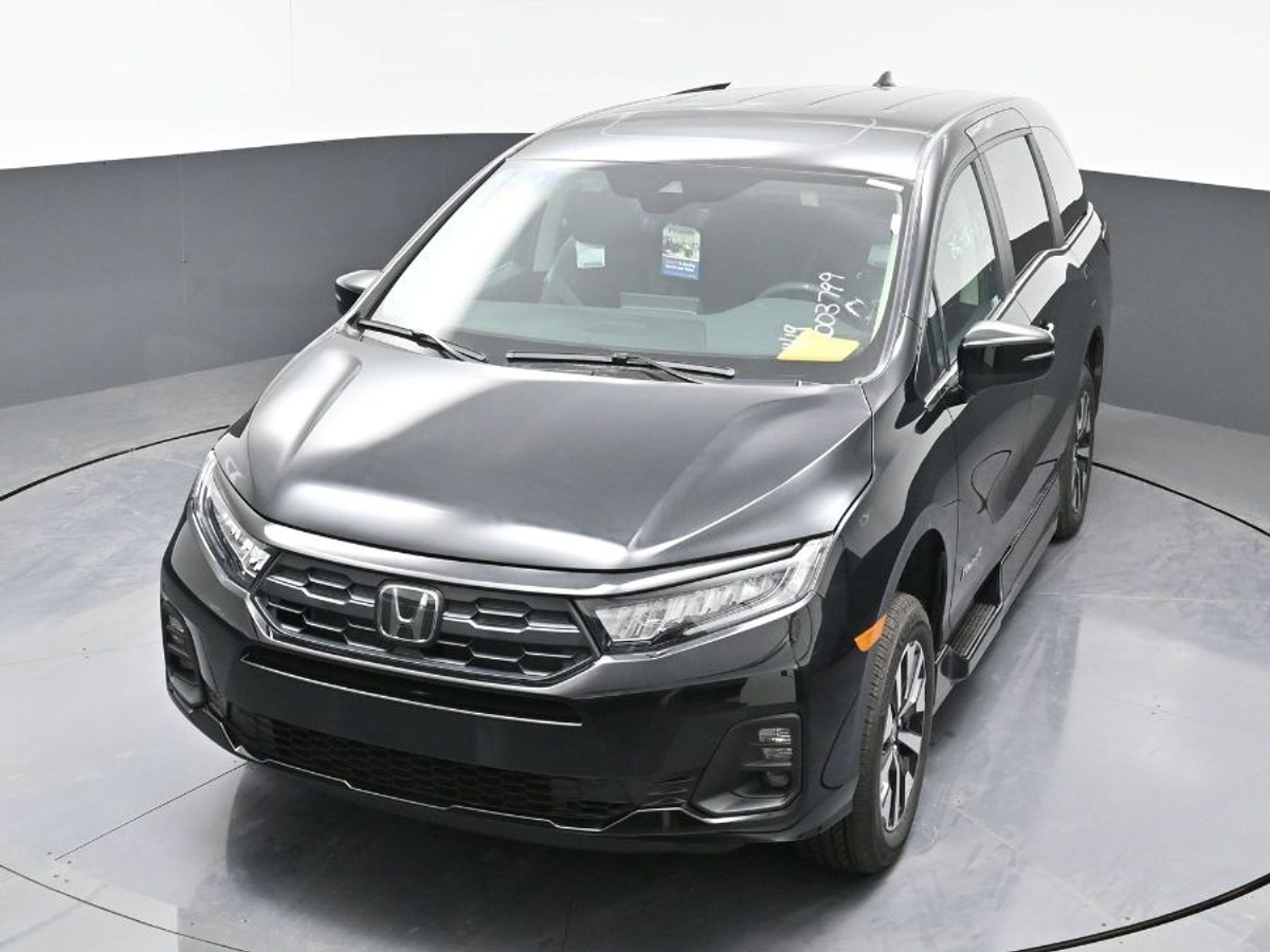 Black Honda Odyssey image number 23