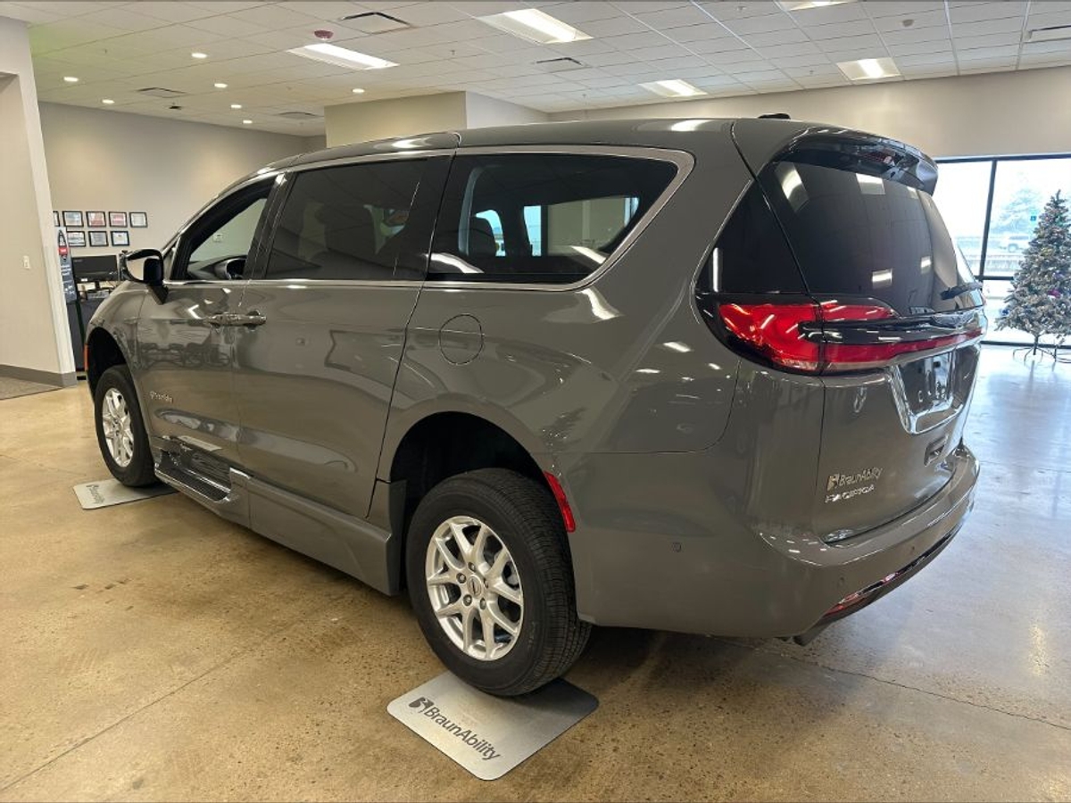 2025 CHRYSLER PACIFICA - Image 12