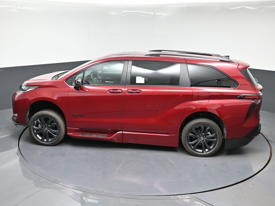 New 2026 Toyota Sienna Hybrid XSE Sport - BraunAbility Side Entry In Floor Automatic Ramp