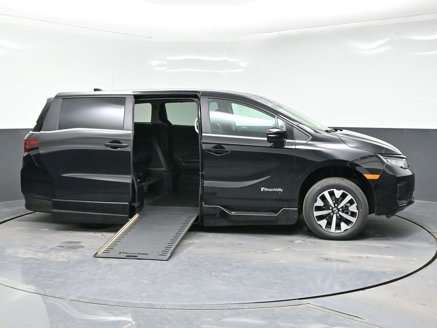 Black Honda Odyssey image number 5