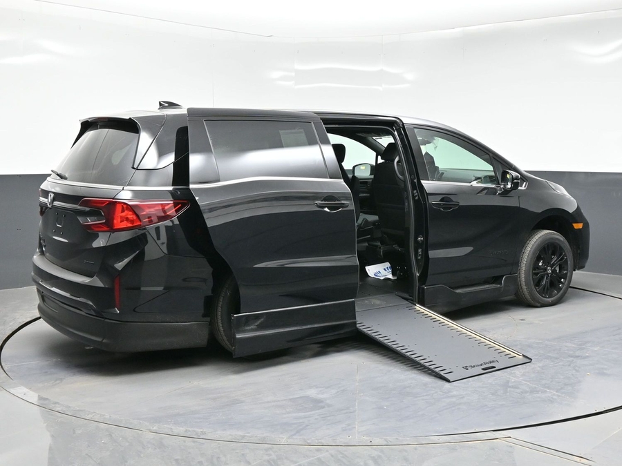 Black Honda Odyssey image number 6