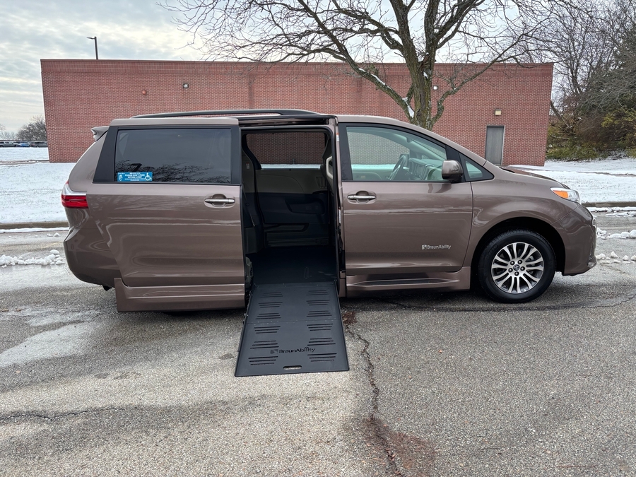 Used 2019 Toyota Sienna XLE Base - BraunAbility Side Entry Entry Fold Out Automatic Ramp
