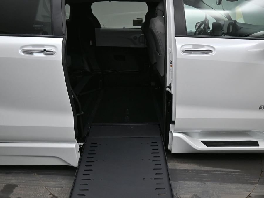 New 2026 Toyota Sienna Hybrid XLE Add - BraunAbility Side Entry Entry In Floor Automatic Ramp