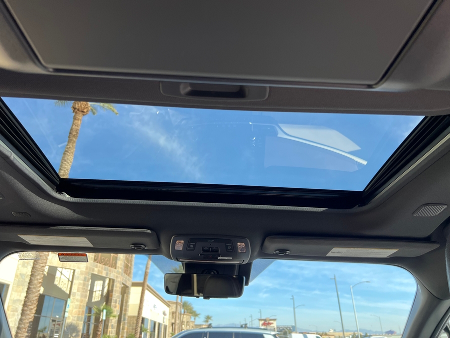 Used 2023 Toyota Sienna Hybrid Platinum Edition - BraunAbility Side Entry Entry In Floor Automatic Ramp