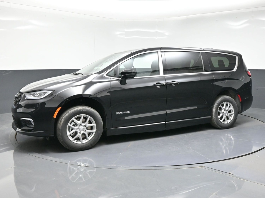 2026 Chrysler Pacifica's photo