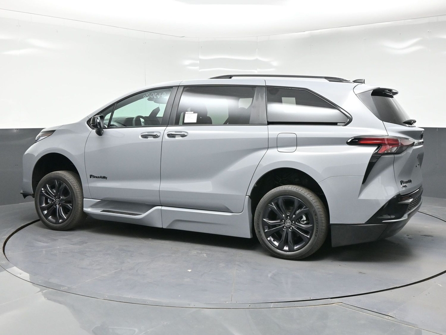 New 2026 Toyota Sienna XSE Sport - BraunAbility Side Entry In Floor Automatic Ramp